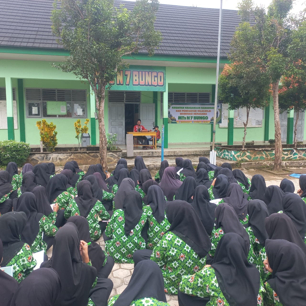 MTsN 7 Bungo Kupas Faktor Pembatal dan Perusak Amal Puasa pada Kajian Ramadhan Hari-13