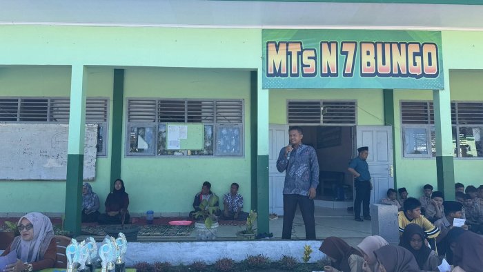 Kepala MTsN 7 Bungo Buka Secara Resmi Semarak Kegiatan Perlombaan Hari Kesaktian Pancasila 2025