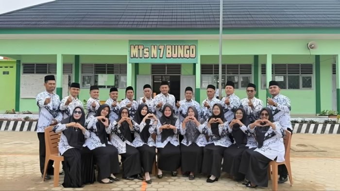 Kepala MTsN 7 Bungo dan Civitas Madrasah Ucapkan Selamat Hari Amal Bakti Kemenag ke-80