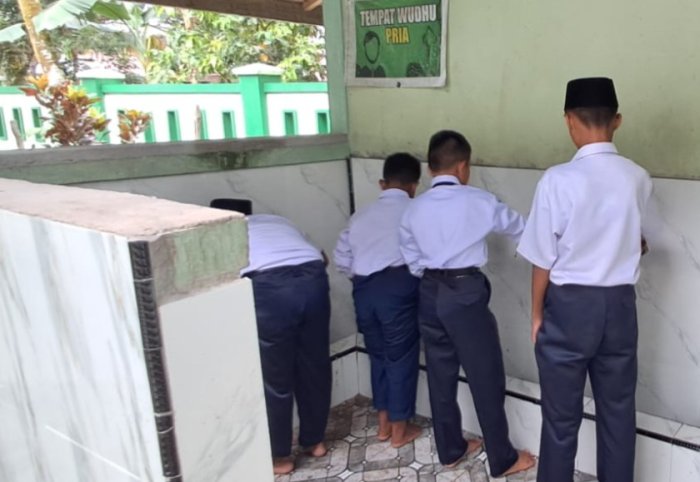 MTsN 7 Bungo Renovasi Sarana Wudhu Demi Tingkatkan Efektivitas Ibadah Siswa