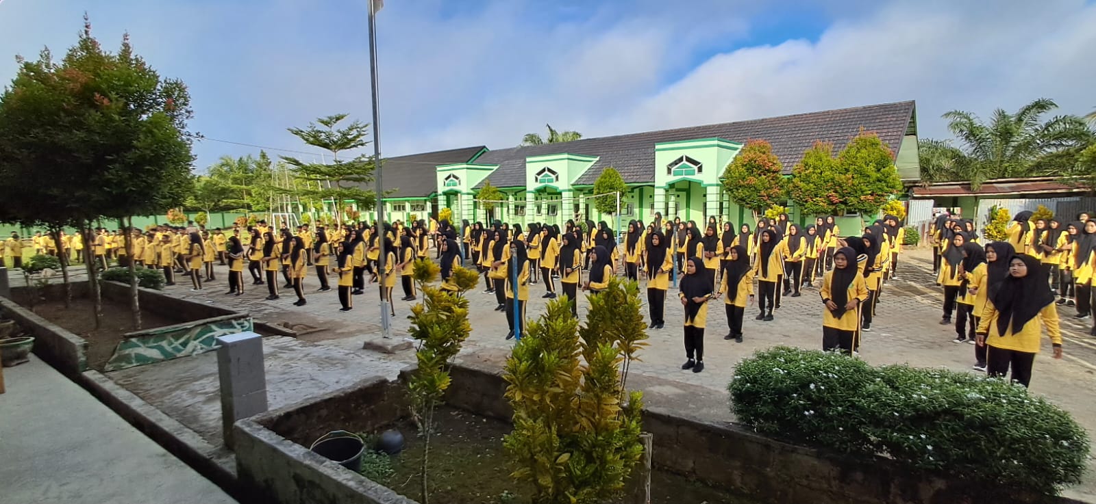 Tingkatkan Kebugaran, MTsN 7 Bungo Gelar Senam Sehat Rutin Setiap Sabtu Pagi