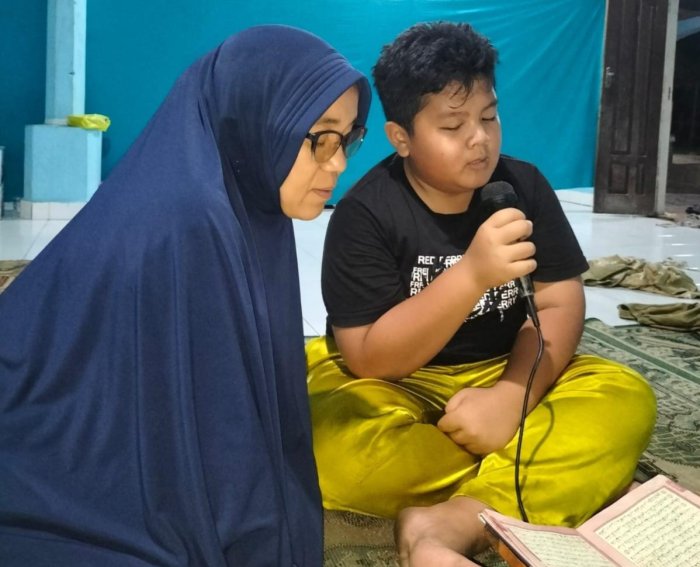 Guru MTsN 7 Bungo, Ibu Sumarni Aktif Membimbing Tadarus Anak-anak Selama Ramadhan 1447 H di Lingkungan Masyarakat