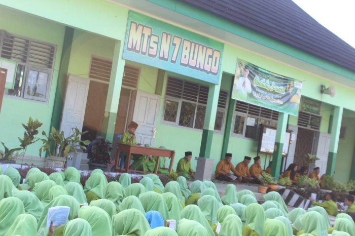 Yasinan dan Kajian Jumat Berkah di MTsN 7 Bungo Berlangsung Khidmat, Perkuat Nilai Spiritual