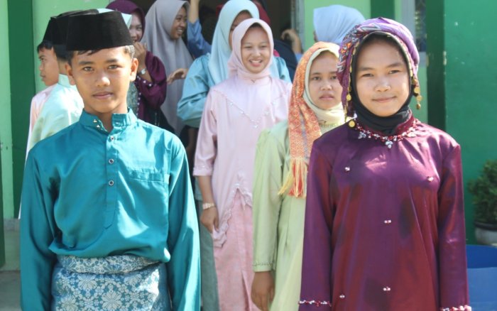 Semarak Hari Adat Melayu Jambi, MTsN 7 Bungo Tampilkan Busana Teluk Belango dan Baju Kurung Terbaik Semarak Hari Adat Melayu Jambi, MTsN 7 Bungo Tampilkan Busana Teluk Belango dan Baju Kurung Terbaik