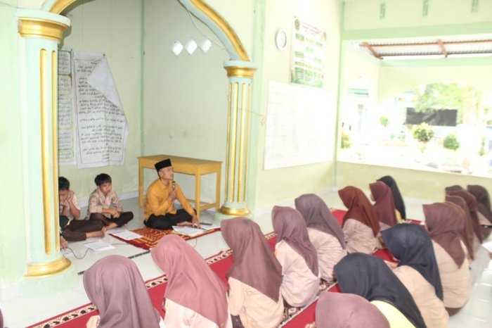 Gema Tilawah Kembali Bergema dari Musholla MTsN 7 Bungo, Siswa Intensif Ikuti Seni Baca Al-Quran