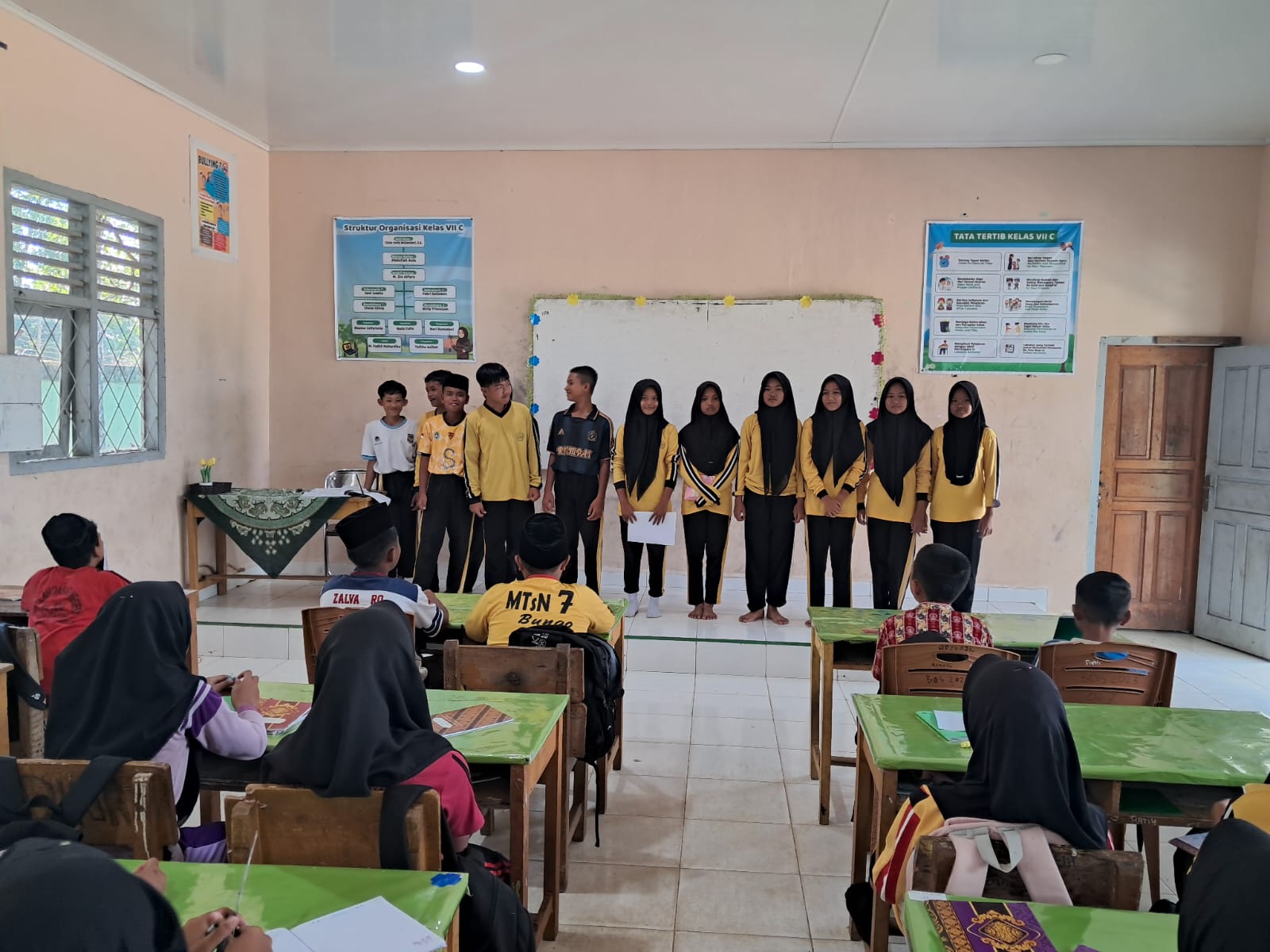 Ketua OSIM MTsN 7 Bungo Gelar Sosialisasi Lomba HUT ke-80 RI ke Seluruh Kelas