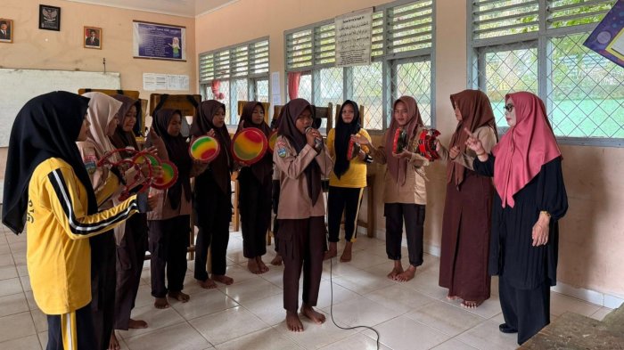Harmonisasi Tabuhan Rebana: Tim Rebana MTsN 7 Bungo Gelar Latihan Rutin Penuh Semangat