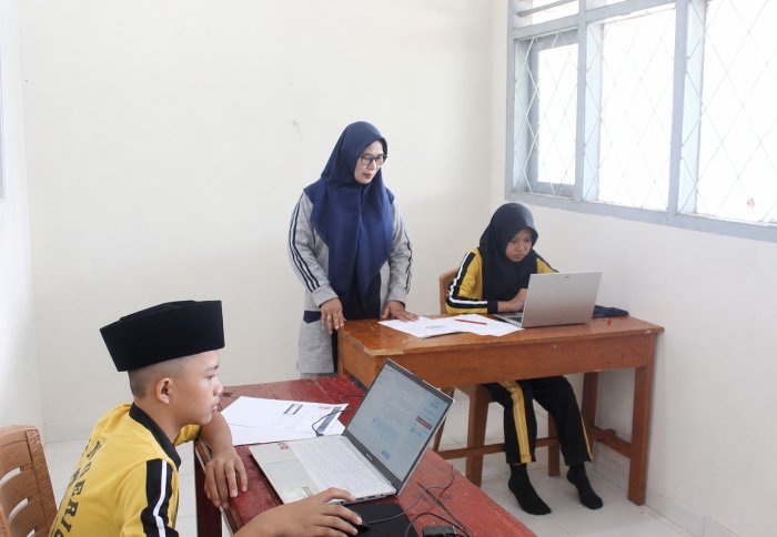 Menuju OMI 2026, Sembilan Siswa MTsN 7 Bungo Ikuti Simulasi untuk Matangkan Kesiapan Kompetisi