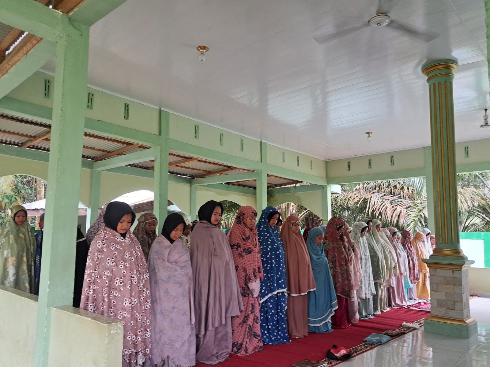 Kegiatan Rutin Sholat Zuhur Berjamaah di MTs Negeri 7 Bungo