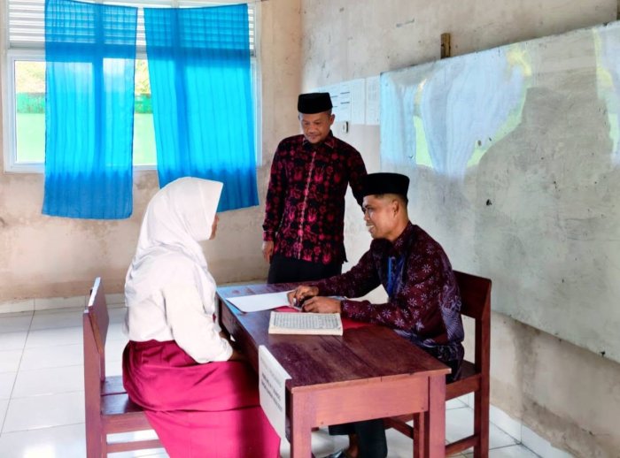Hari Pertama PMBM, Kepala MTsN 7 Bungo Tinjau Langsung Pelaksanaan Seleksi Calon Murid Baru Hari Pertama PMBM, Kepala MTsN 7 Bungo Tinjau Langsung Pelaksanaan Seleksi Calon Murid Baru