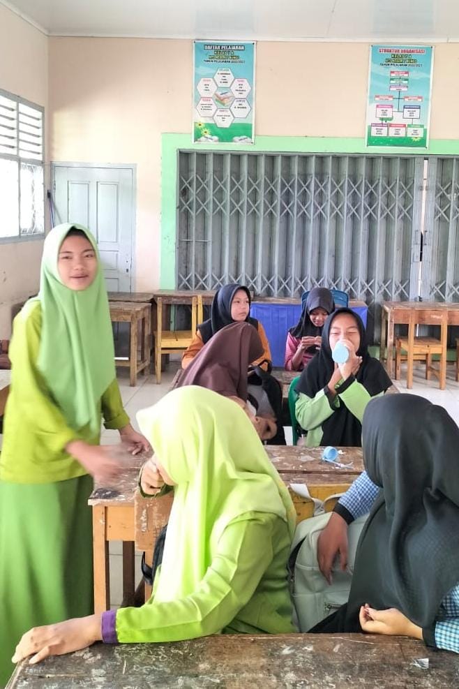 UKS/M MTsN 7 Bungo Bagikan Tablet Tambah Darah kepada Siswi, Cegah Anemia dan Dukung Pembelajaran Sehat