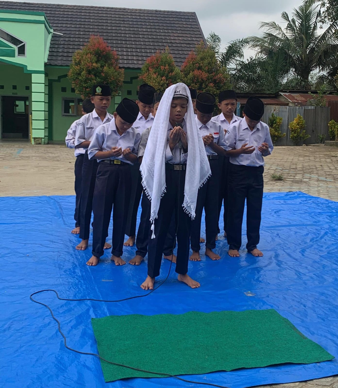 SISWA ANTUSIAS IKUTI LOMBA SHOLAT JENAZAH, PERKUAT PEMAHAMAN IBADAH