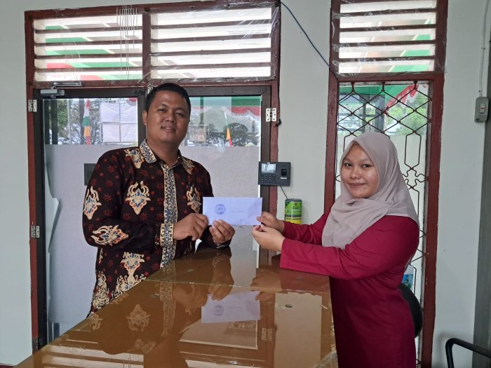 MTsN 7 Bungo Serahkan Bantuan Kemanusiaan untuk Korban Bencana Alam di Sumatra