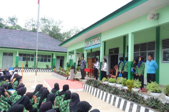 UPT Puskesmas Tanah Tumbuh Edukasi Siswi MTsN 7 Bungo tentang Pencegahan Anemia melalui Sosialisasi dan Pembagian TTD