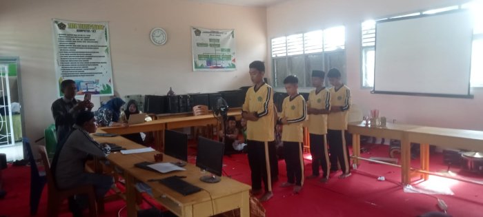 Siswa MTsN 7 Bungo Wakili Kecamatan Tanah Tumbuh pada STQ Cabang Penyelenggara Jenazah