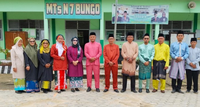 MTsN 7 Bungo Gelar Upacara Hardiknas 2026, Tekankan Pendidikan Bermutu