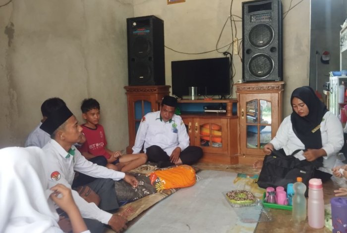 Kepedulian Nyata MTsN 7 Bungo: Guru dan Siswa Sambangi Peserta Didik Sakit