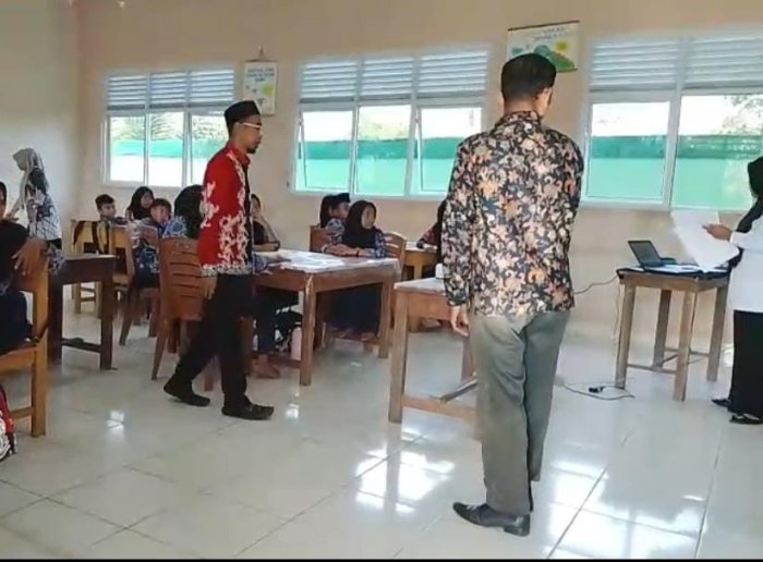 Antusiasme Guru MTsN 7 Bungo Dukung Rekan dalam Perekaman Video UKIN PPG
