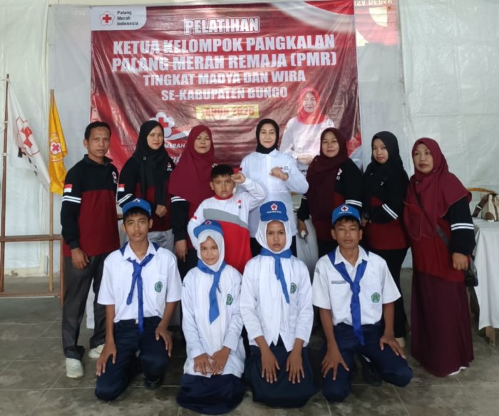 Pembina PMR MTsN 7 Bungo Hadiri Pembukaan Pelatihan Ketua Kelompok Pangkalan PMR 2026, Empat Siswa Turut Ambil Bagian