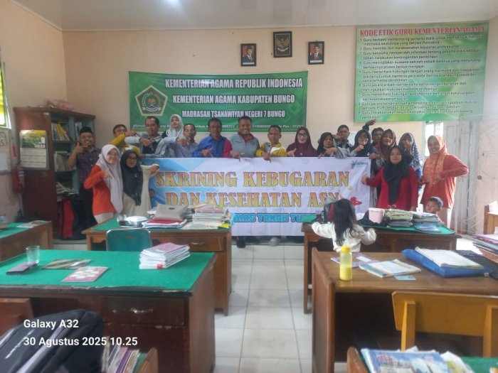 Guru dan Staf MTsN 7 Bungo Ikuti Pemeriksaan Kesehatan Gratis dari UPT Puskesmas Tanah Tumbuh