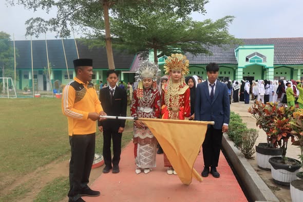 Kobarkan Nasionalisme, MTsN 7 Bungo Gelar Karnaval Cosplay Semarak HUT ke-81 RI Kobarkan Nasionalisme, MTsN 7 Bungo Gelar Karnaval Cosplay Semarak HUT ke-81 RI