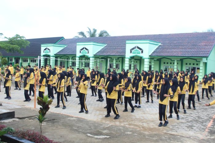 Semangat Pagi Menggema di MTsN 7 Bungo, Senam Kebugaran Jasmani Satukan Guru dan Siswa