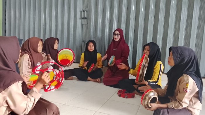 Sabtu Pagi Penuh Semangat dan Kreativitas, MTsN 7 Bungo Kembangkan Bakat Siswa Lewat Program Ekstrakurikuler