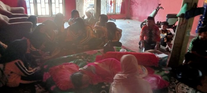 Guru dan Siswa MTsN 7 Bungo Jenguk Siswa Sakit, Wujudkan Nilai Kepedulian dan Empati