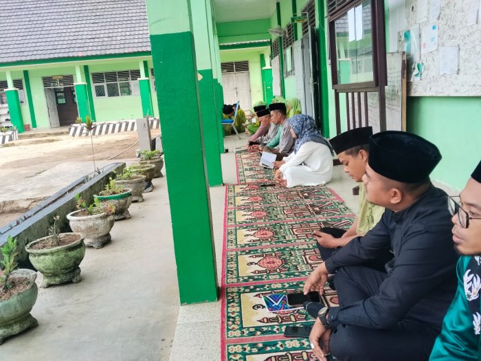 MTsN 7 Bungo Kembali Gelar Yasinan Rutin, Perkuat Nilai Spiritual dan Kebersamaan