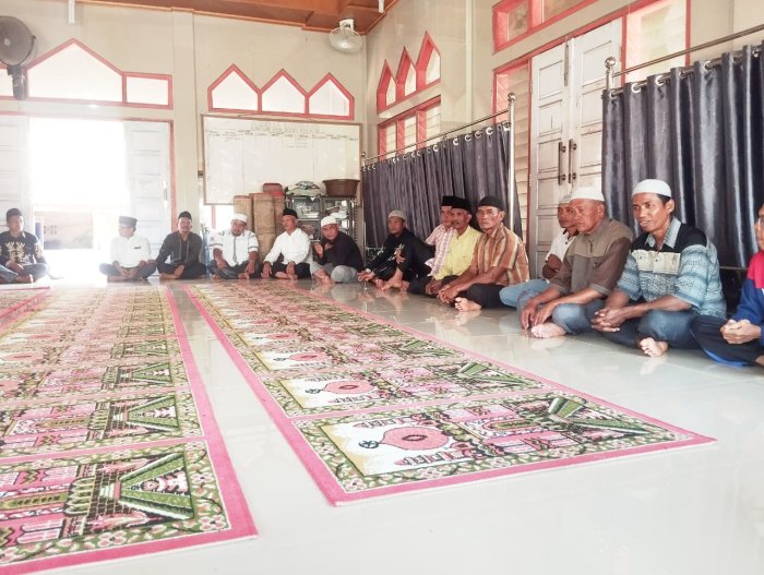 Keluarga Besar MTsN 7 Bungo Kembali Takziyah ke Rumah Duka Almarhum Sandi Padirin