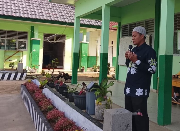 Kepala MTsN 7 Bungo Pimpin Apel dan Sampaikan Kabar Duka di Awal Kegiatan Senam Rutin