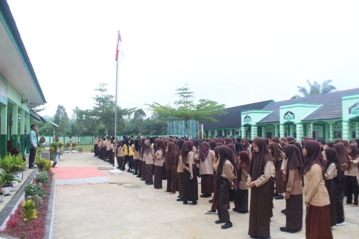 Apel Pagi Awali Pengembangan Minat dan Bakat Siswa MTsN 7 Bungo Apel Pagi Awali Pengembangan Minat dan Bakat Siswa MTsN 7 Bungo