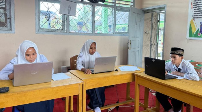 Delegasi Olimpiade Madrasah Indonesia (OMI) Kabupaten Bungo Ikuti Simulasi dan Uji Coba Aplikasi Ujian