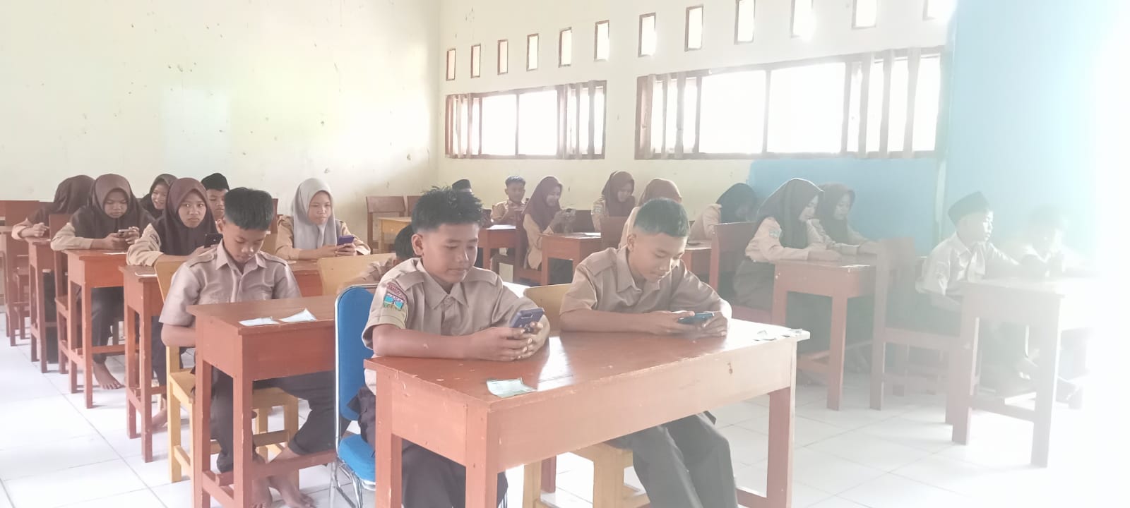 Pelaksanaan Hari Kedua Asesmen Sumatif Akhir Semester Genap di MTsN 7 Bungo Berjalan Lancar dan Kondusif