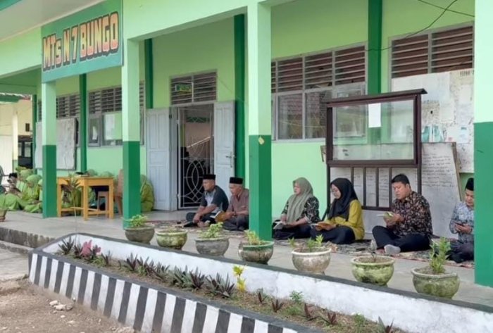 MTsN 7 Bungo Kembali Gelar Pengajian dan Yasinan Rutin Setiap Jumat Pagi