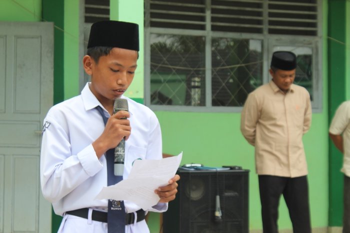 Usai Dikukuhkan, Ketua OSIM MTsN 7 Bungo Periode 2026/2027 Ajak Pengurus Perkuat Kebersamaan dan Semangat Pengabdian