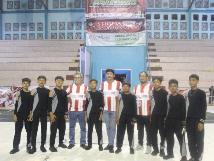Tim Drum Battle Bahana Syahdu MTsN 7 BungoBerfoto Bersama Dewan Juri STIGMA Competition 2026 Tim Drum Battle Bahana Syahdu MTsN 7 BungoBerfoto Bersama Dewan Juri STIGMA Competition 2026