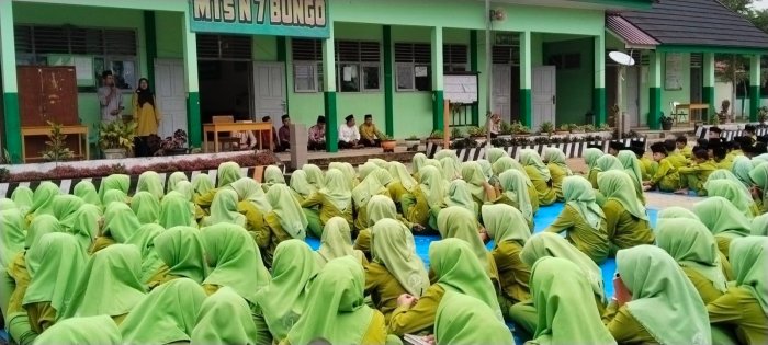 Jumat Berkah MTsN 7 Bungo Diawali Yasinan dan Shalawatan, Hadirkan Ketenangan Sekaligus Teladan Edukatif