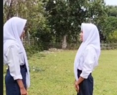 Siswa MTsN 7 Bungo Praktikkan Pembelajaran Bahasa Inggris di Luar Kelas dengan Materi Imperative Sentence