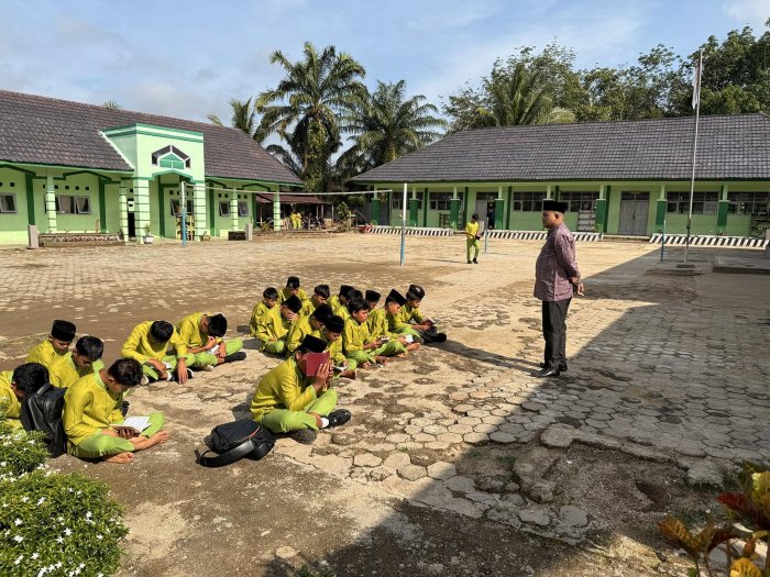 Disiplin Menjadi Kunci Sukses Siswa MTsN 7 Bungo: Bentuk Karakter Melalui Pembiasaan dan Pembinaan Positif