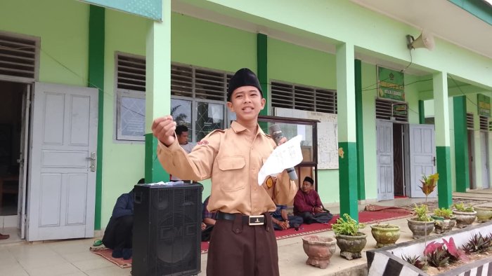 Dedi Candra Sampaikan Pidato Indonesia Harus Bangkit di Grand Final Minat Bakat MTsN 7 Bungo