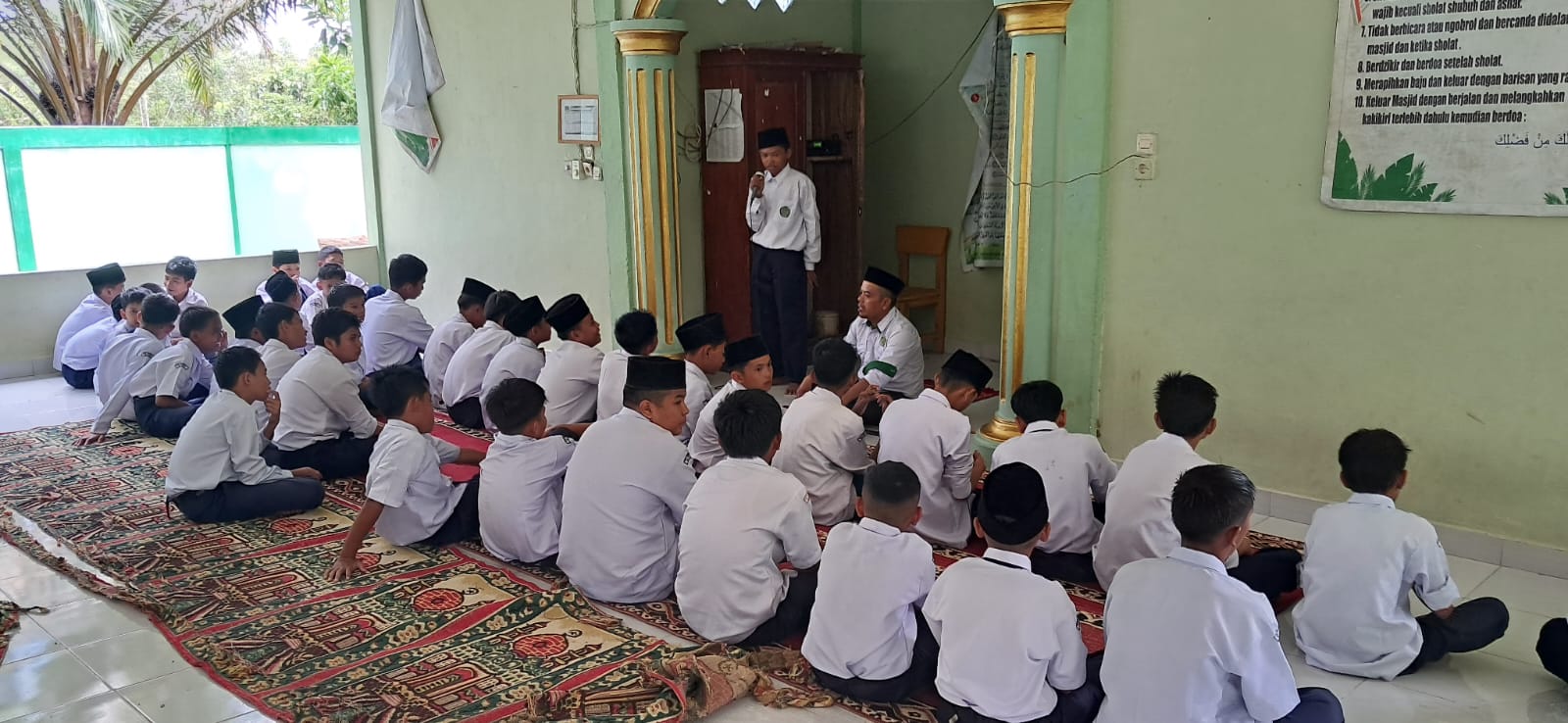 MTs Negeri 7 Bungo Gelar Salat Zuhur Berjamaah dan Kultum Rutin oleh Siswa