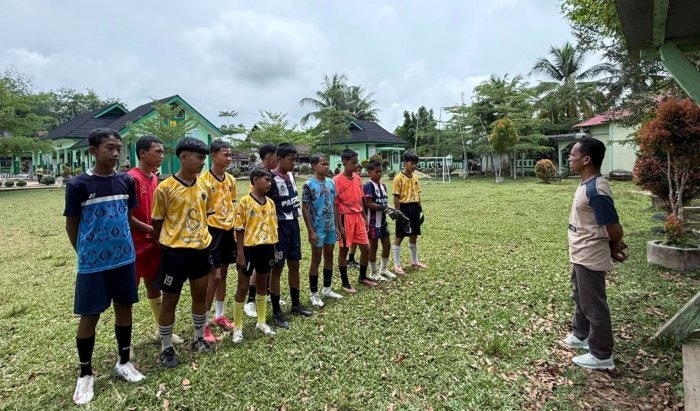 Tim MTsN 7 Bungo Jalani Latihan Intensif Jelang Open Turnamen Mini Soccer Antar Siswa SMP/MTs