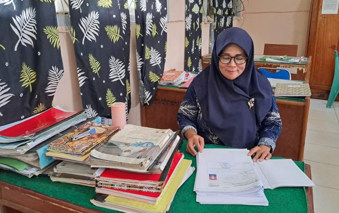 Guru MTsN 7 Bungo Siapkan Berkas Pencairan TPG Semester Ganjil