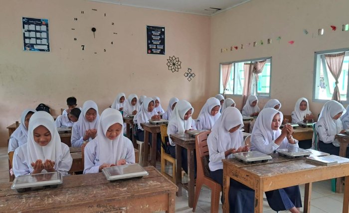 MTsN 7 Bungo Awali Kegiatan Makan Bergizi Gratis dengan Pembiasaan 7 Renungan Sebelum Makan