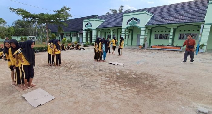 Permainan Rakyat Meriahkan PERSAMI MTsN 7 Bungo: Wujudkan Kerja Sama Tim dan Lestarikan Budaya Lokal
