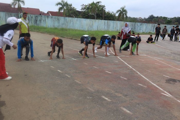 Dua Atlet MTsN 7 Bungo Tampil Maksimal di Cabang Lari 100 Meter KOMPAS Madrasah 2026 Dua Atlet MTsN 7 Bungo Tampil Maksimal di Cabang Lari 100 Meter KOMPAS Madrasah 2026