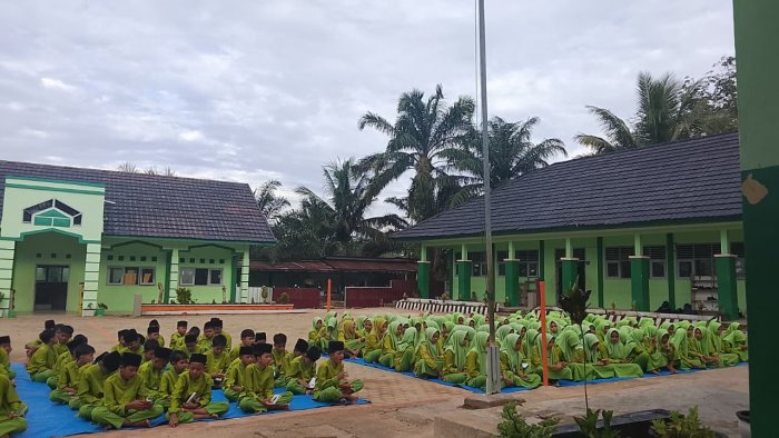 MTsN 7 Bungo Gelar Yasinan Rutin Sambut ASAS Ganjil Tahun Pelajaran 2025/2026