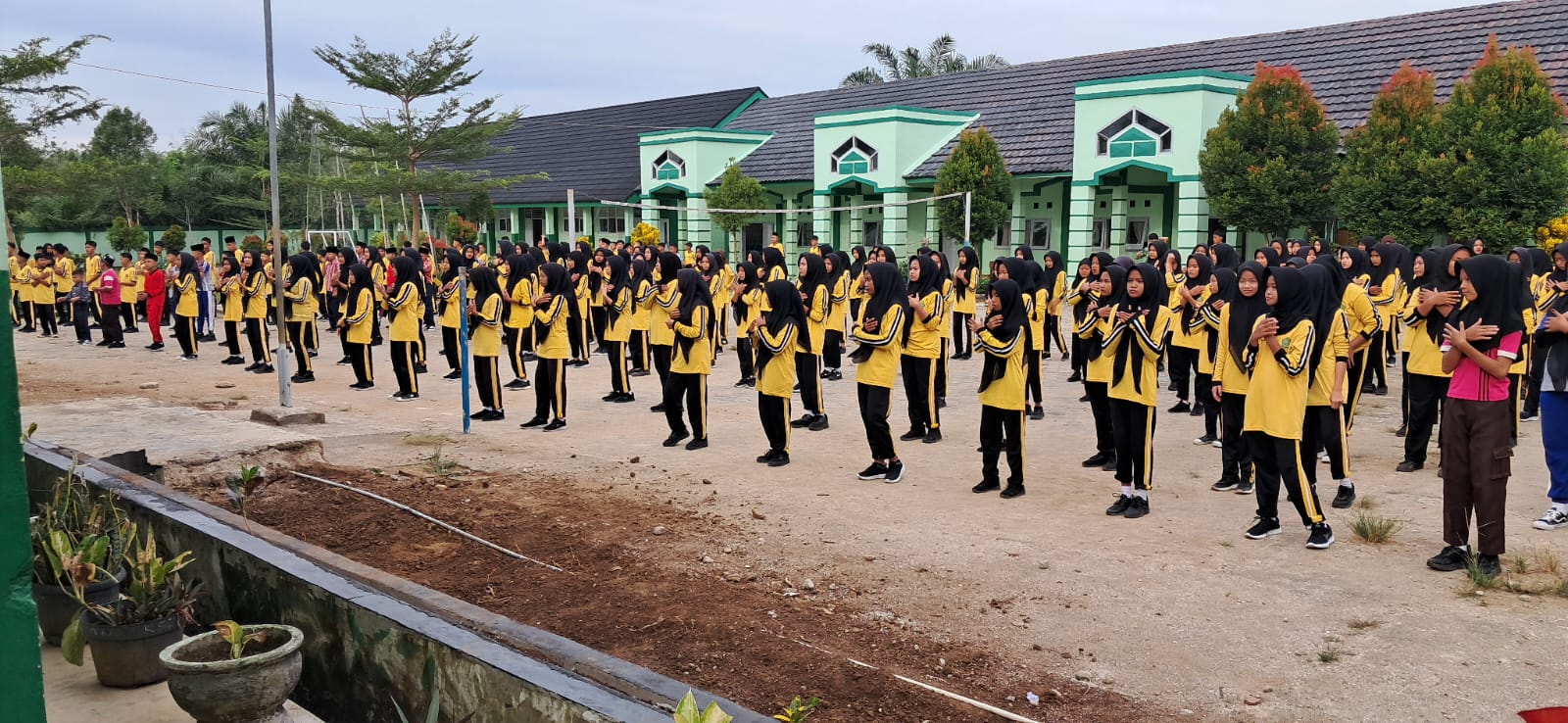Senam Kebugaran Jasmani MTsN 7 Bungo Kini Hadir Setiap Kamis Pagi