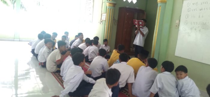 MTs Negeri 7 Bungo Rutin Laksanakan Sholat Dzuhur Berjamaah sebagai Sarana Peningkatan Disiplin Diri